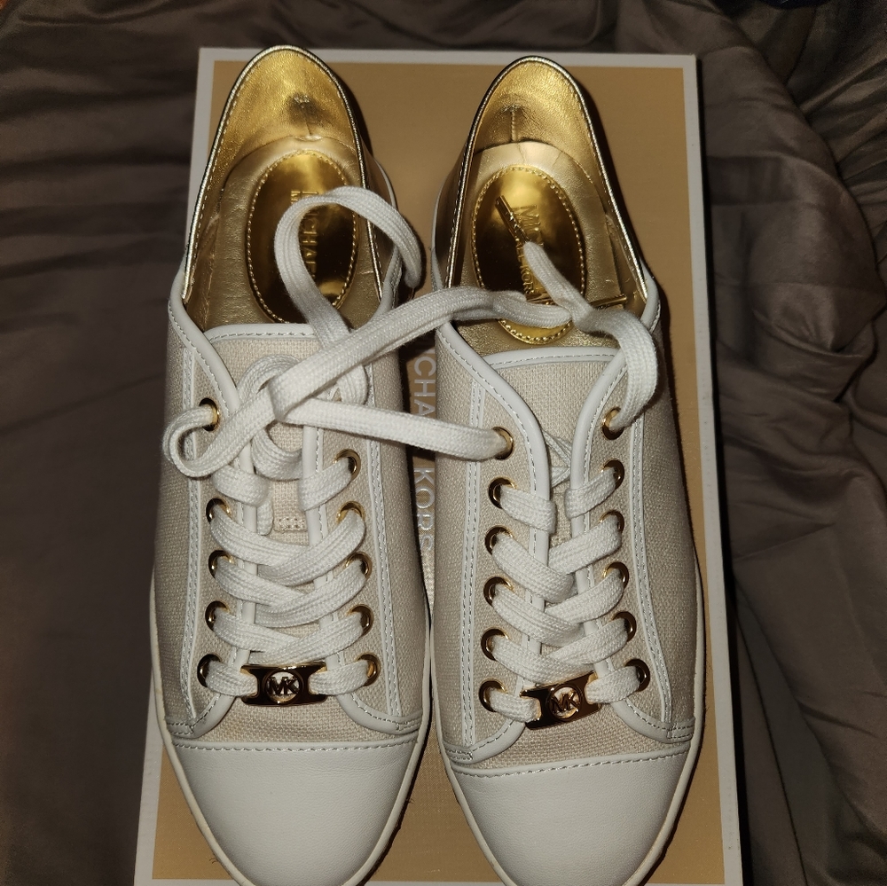 Like new MK shoes - Picture 6 of 6